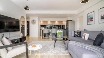 Apartment (2 Bedrooms) | Front of property