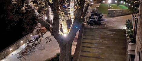 المنطقة المحيطة بالمنشأة