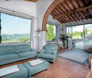 Living area - 5 Bedroom Villa in Panzano In Chianti (Panzano In Chianti)