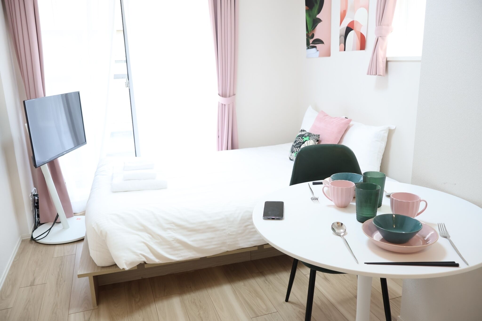 1 soverom, wi-fi (inkludert) og sengetøy