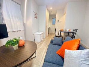 202 (3p) | Living area - Everynet Shinjuku by Tranova (Tokyo)