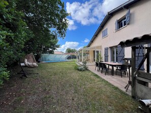 Outdoor dining - 4 Bedroom Private vacation home in Gujan-Mestras (Gujan-Mestras)