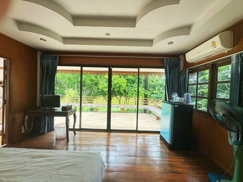 OYO 75497 Uncle Odd Talay View Resort