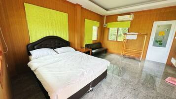 ห้องดีลักซ์ดับเบิล | มินิบาร์, โต๊ะทำงาน, พื้นที่ทำงานแบบใช้แล็ปท็อป, ห้องเก็บเสียง