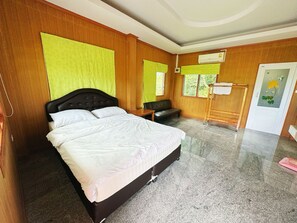 Minibar, una scrivania, postazione laptop, insonorizzazione