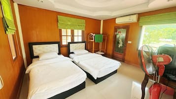 Deluxe Twin Room | 1 bedroom, minibar, desk, laptop workspace