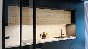 Micro-ondes, four, plaque de cuisson, lave-vaisselle