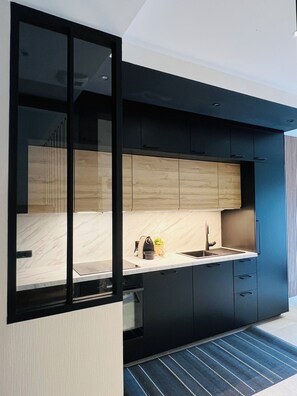 Micro-ondes, four, plaque de cuisson, lave-vaisselle