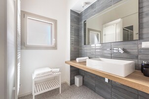 Apartment | Bathroom | Towels