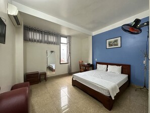 Deluxe Double Room | Minibar, desk, laptop workspace, free WiFi - OYO 1242 Nha Nghi Kim Chi (Hue)