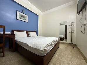 Superior Double Room - OYO 1242 Nha Nghi Kim Chi (Hue)