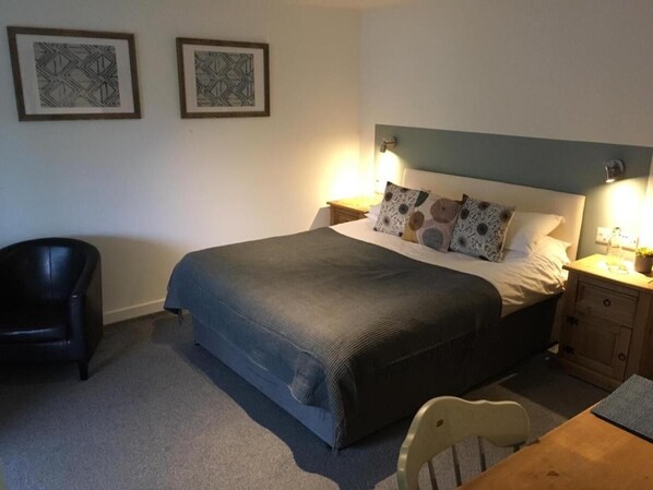 Deluxe dubbelrum - 1 sovrum - icke-rökare | Sängtillbehör av högsta kvalitet, duntäcken och individuell inredning