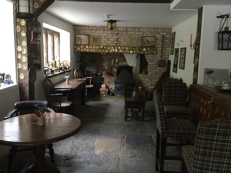 Bar (on property). Parrett Hotel