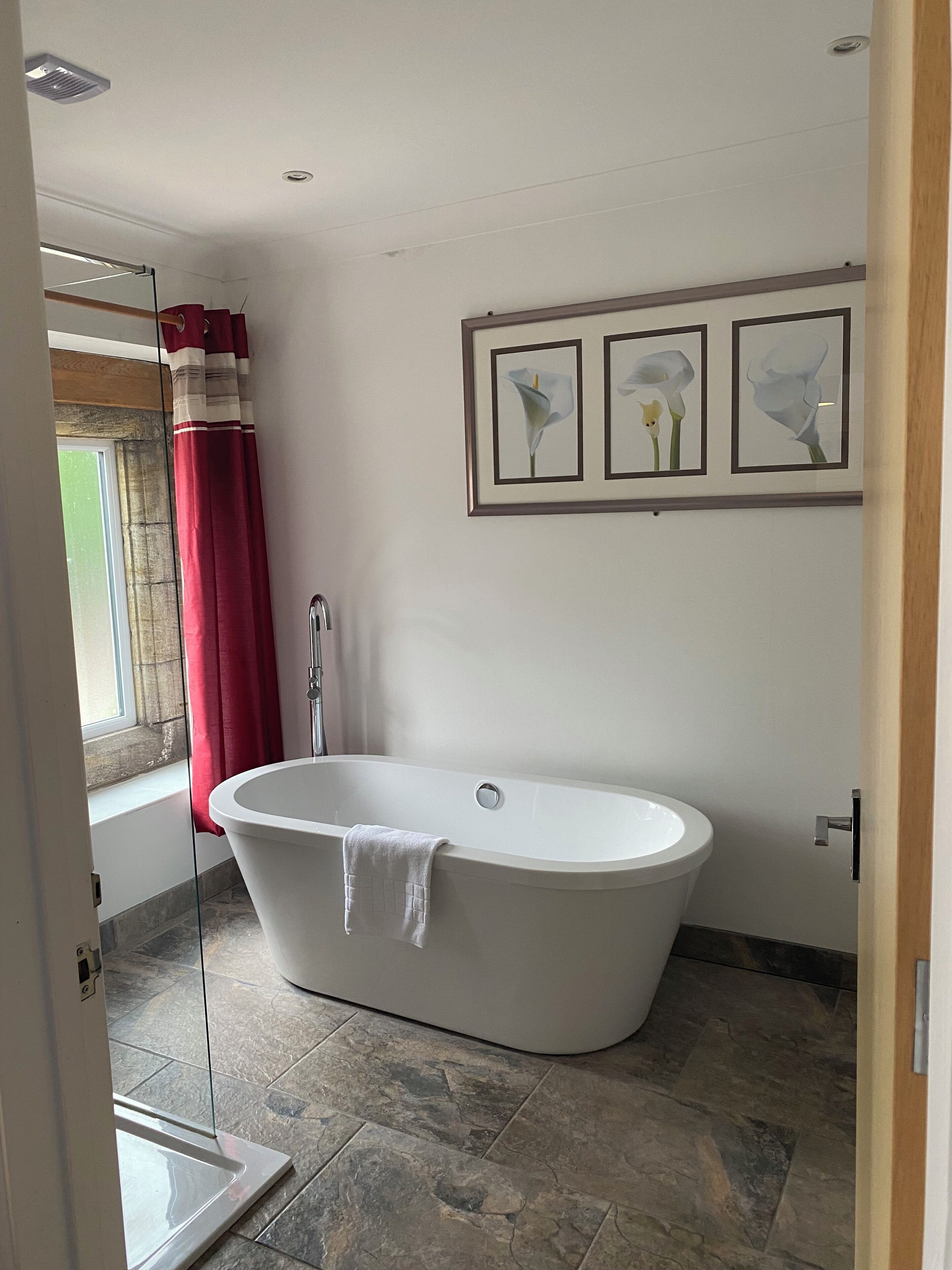 Tripla Luxury, balcone | Bagno | Set di cortesia gratuito, asciugacapelli, asciugamani, sapone