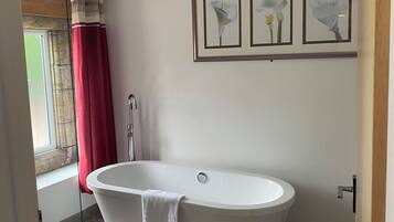 Tripla Luxury, balcone | Bagno | Set di cortesia gratuito, asciugacapelli, asciugamani, sapone