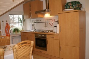 Réfrigérateur, chaise haute