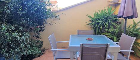 屋外ダイニングエリア