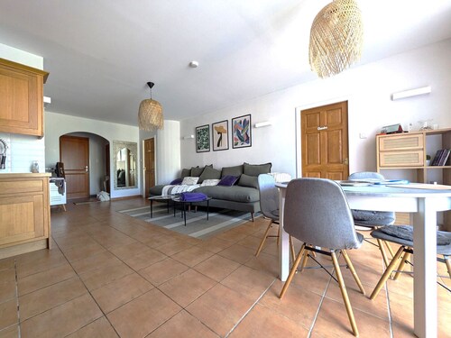 3-Bedroom Apartment in Collioure with Parking near Downtown