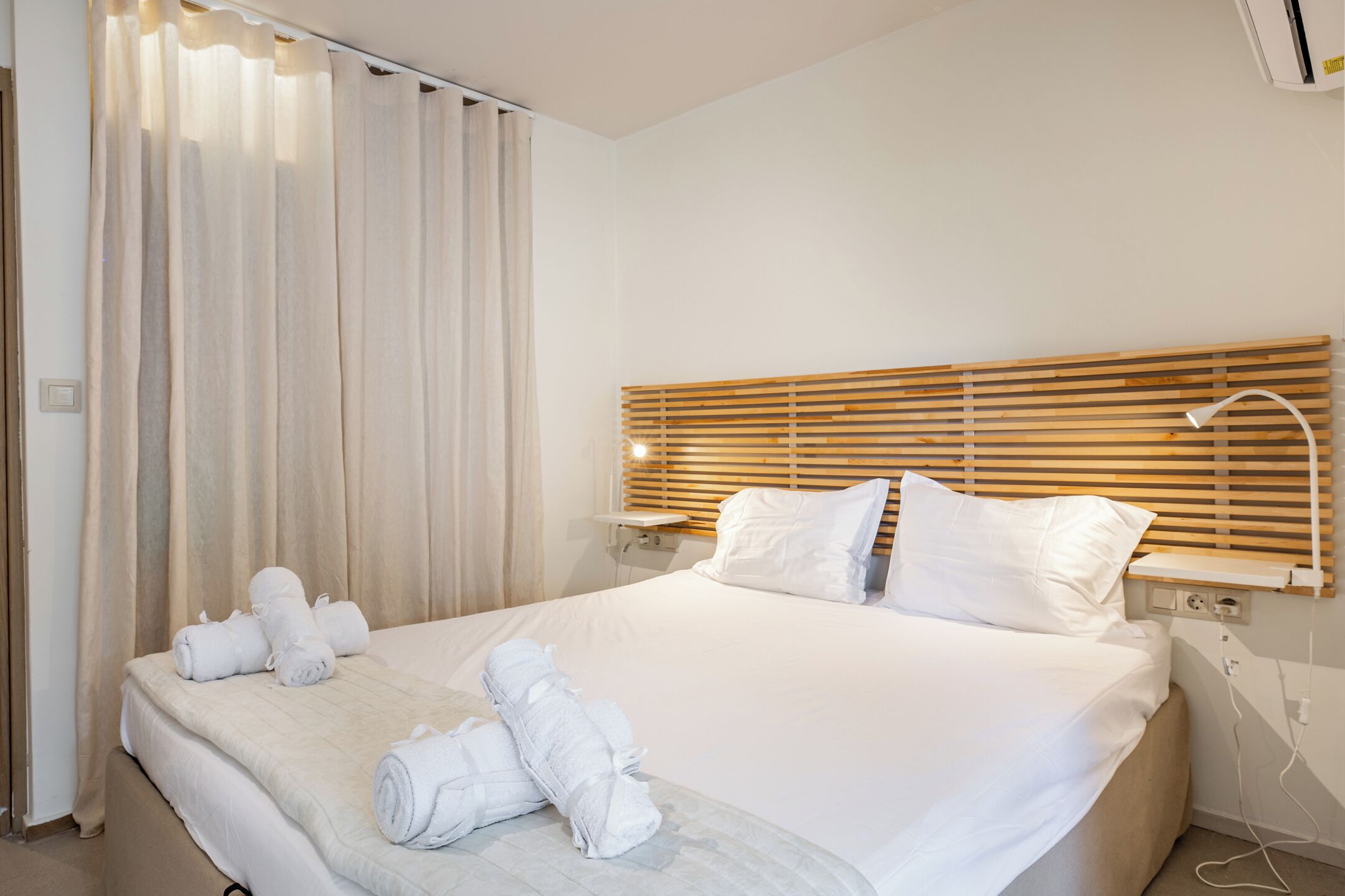 2 habitaciones, tabla de planchar con plancha, wifi y ropa de cama 