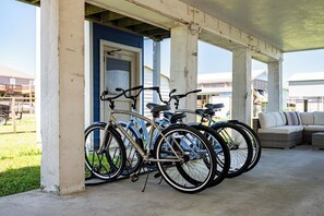 Property grounds - Ping-pong! Bikes! Games! Cute 3-br home in the heart of Crystal Beach, Texas! (Bolivar Peninsula)