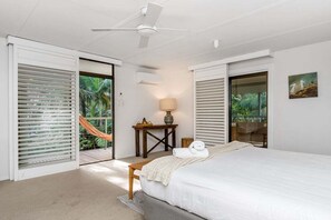 5 bedrooms, bed sheets