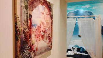 Cubrecamas, decoración personalizada y muebles diferentes