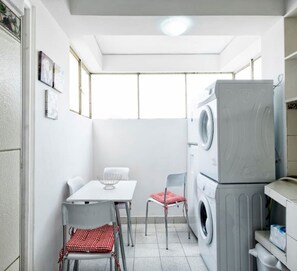 Appartement exécutif, 2 chambres, vue sur la ville | Buanderie