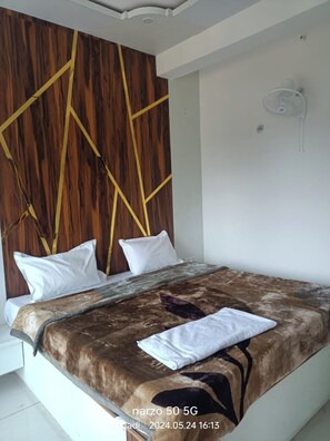 Soundproofing, free WiFi, bed sheets - Goroomgo Nainital Vista Valley Nainital (Nainital)