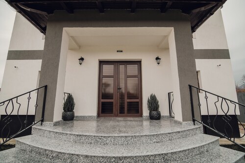 Pensiunea "MAGNESIA" - 4 margarete ... Cazare, piscina, relaxare