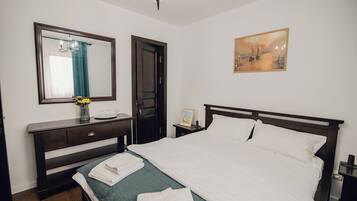 6 bedrooms, iron/ironing board, WiFi, bed sheets