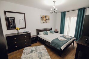 6 bedrooms, iron/ironing board, WiFi, bed sheets