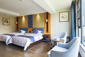 Habitación básica con 2 camas individuales | Ropa de cama de alta calidad, edredón y artículos del minibar gratis 