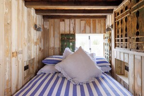 2 slaapkamers, een strijkplank/strijkijzer, gratis wifi, beddengoed