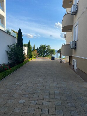 Property grounds - Pool apartments near the beach - Dramalj (Dramalj)