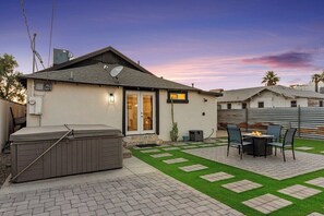 A house with a patio, a hot tub, and a fire pit. - Hummingbird Harmony House with BBQ & Hot Tub (Phoenix)