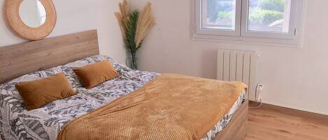 2 chambres, fer et planche à repasser, Wi-Fi, draps fournis