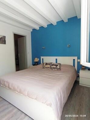 3 soverom, strykejern/-brett, wi-fi og sengetøy