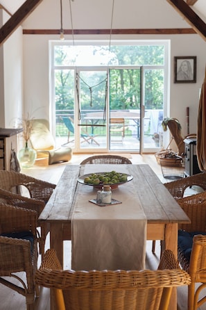 Dining - Erlebnisscheune Wohnen, Wellness, Co-working "unter den Eichen" (Lindern)