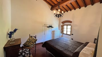 5 camere, una scrivania, ferro/asse da stiro, culla da viaggio