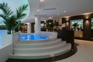 Indoor pool - Modern Studio Hanza Tower by Renters (Szczecin)