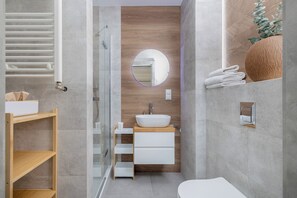 Studio, Sauna | Bathroom | Shower, free toiletries, hair dryer, towels