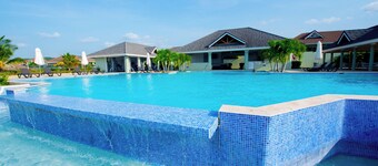 The Star Apple Getaway offers a panoramic view of the Caribbean Sea 