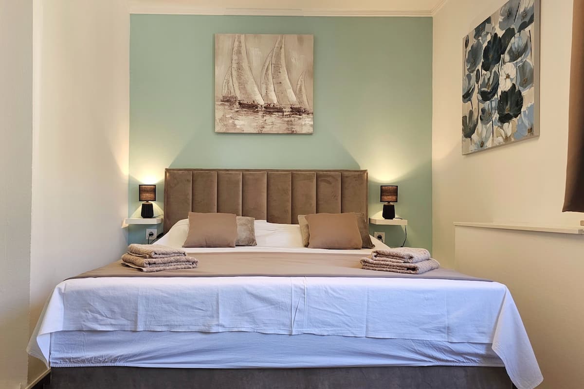 6 bedrooms, free WiFi