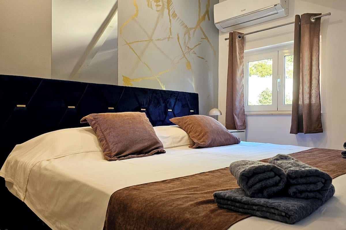 6 bedrooms, free WiFi
