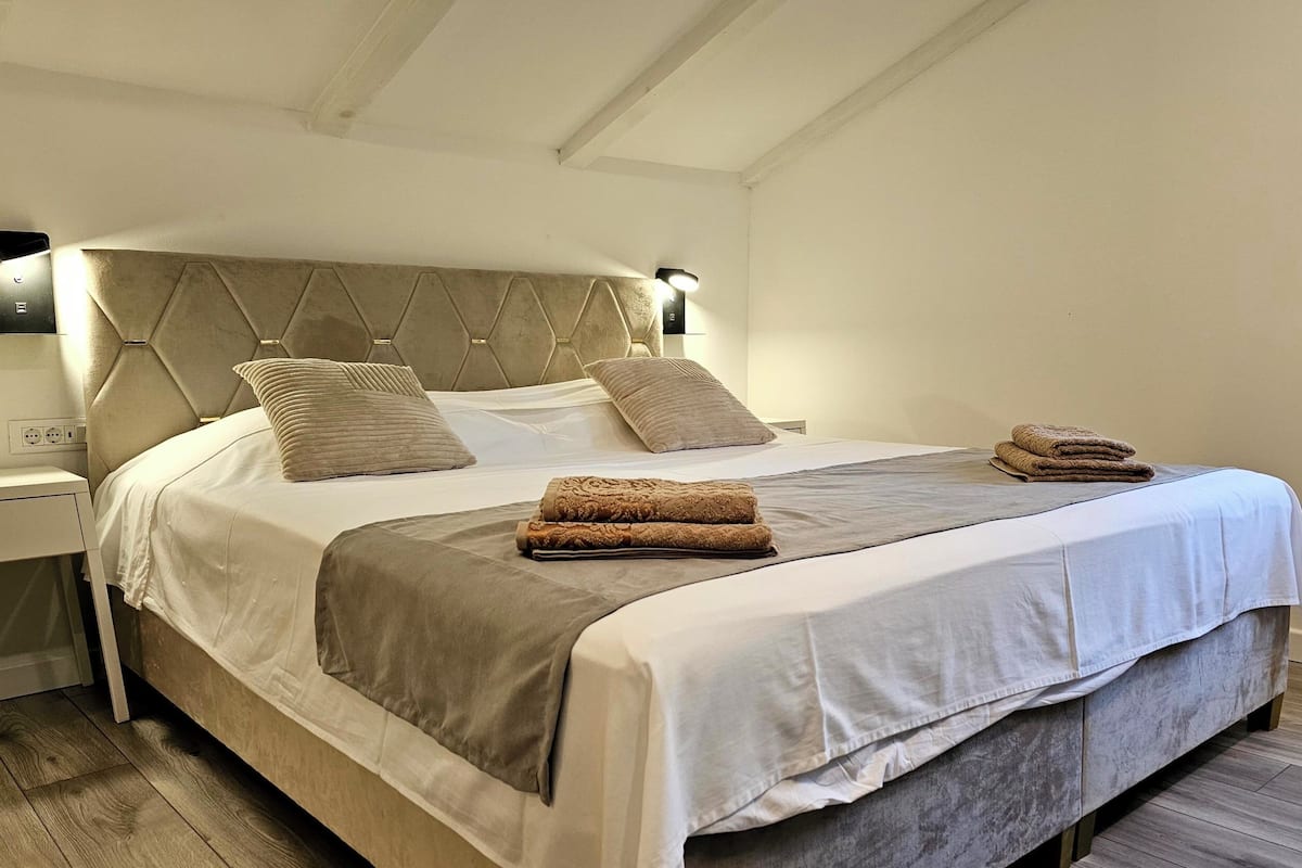 6 bedrooms, free WiFi