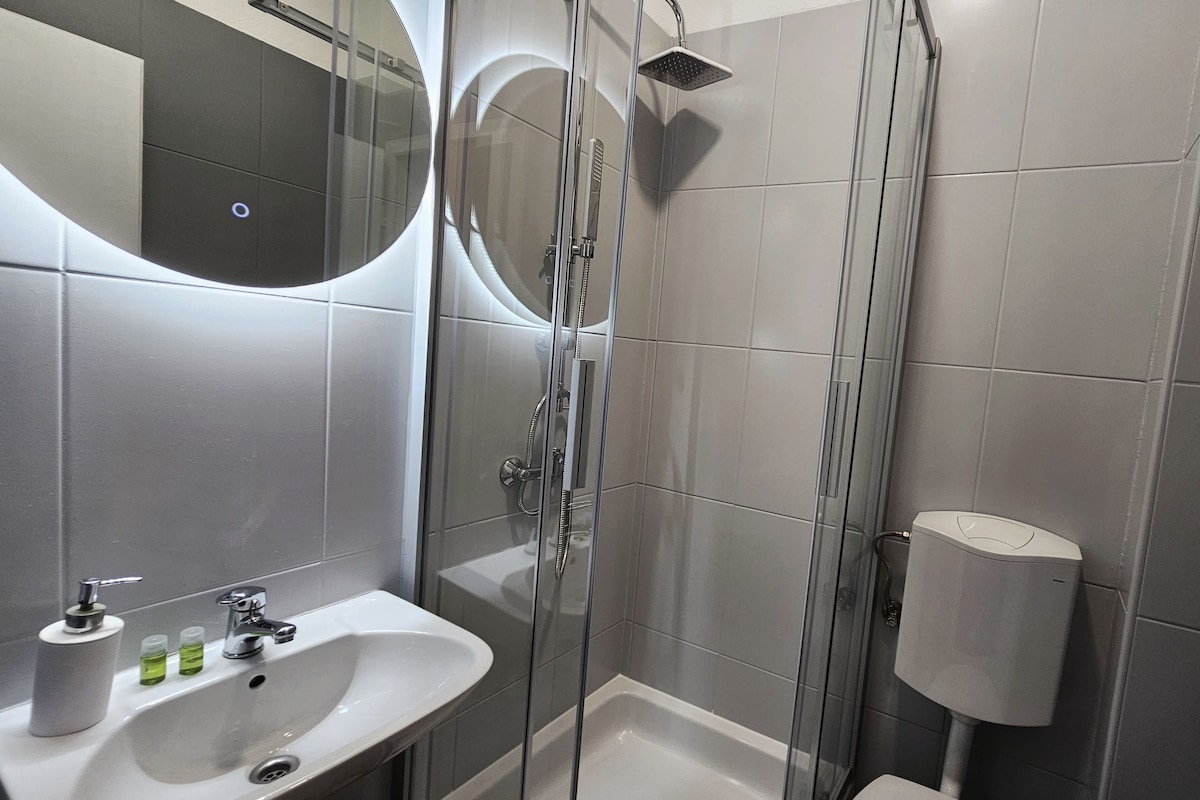 Bathroom | Shower, towels