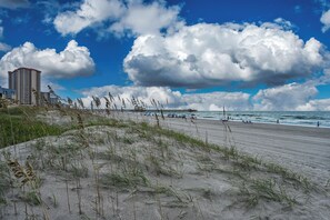 På stranden