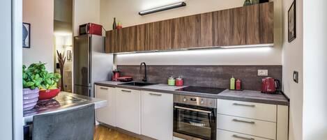 Fridge, microwave, oven, stovetop