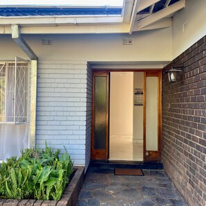 Apartment - Exquisite 3 bed With Pool and Solar - 2238 (Harare)