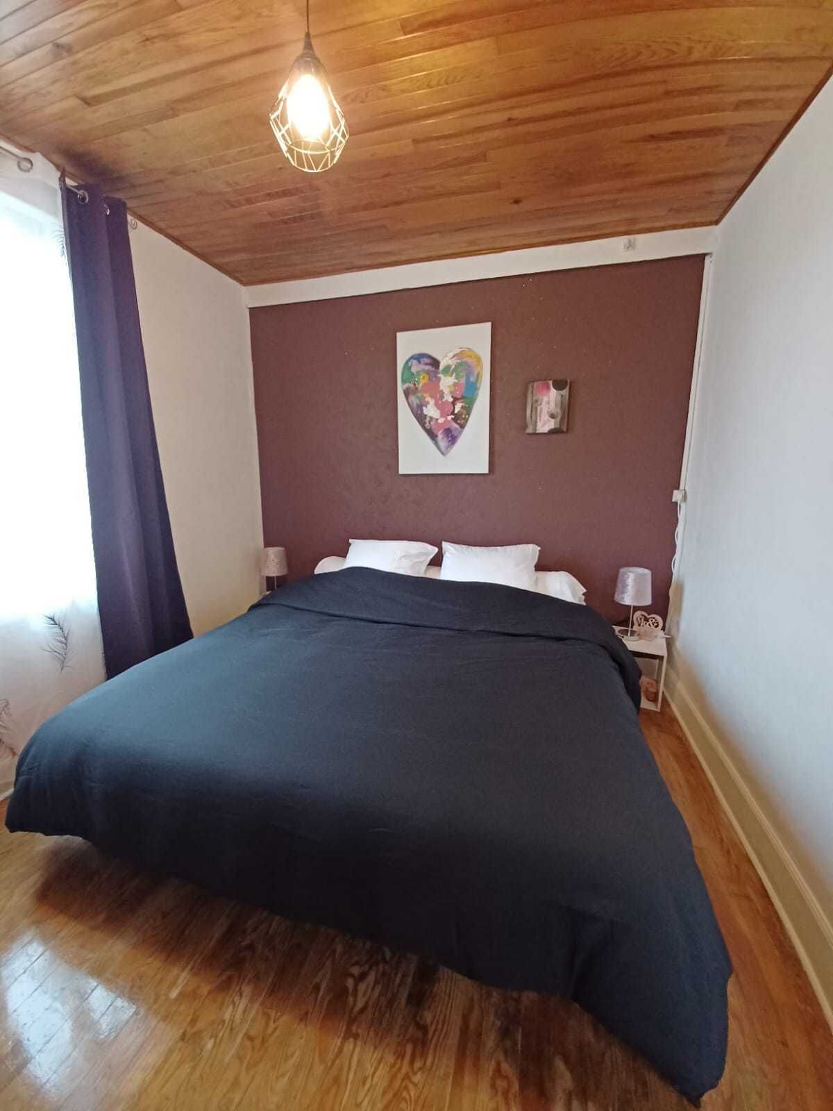 2 bedrooms, travel crib, free WiFi, bed sheets